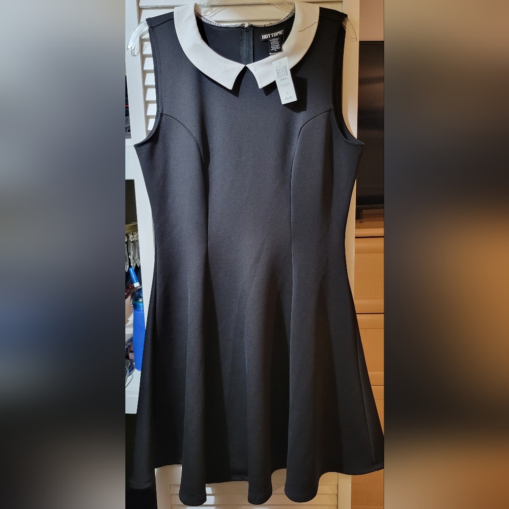 Hot Topic - Black & White Collar Sleeveless Dress